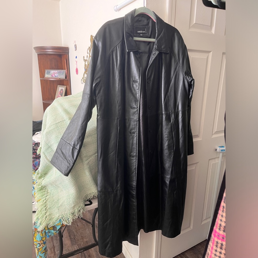 Vintage Venezia leather trench - immaculate